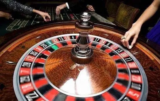 Panel Triple untuk pengguna dewasa